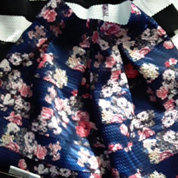 2 skirts - Picture 2 of 2